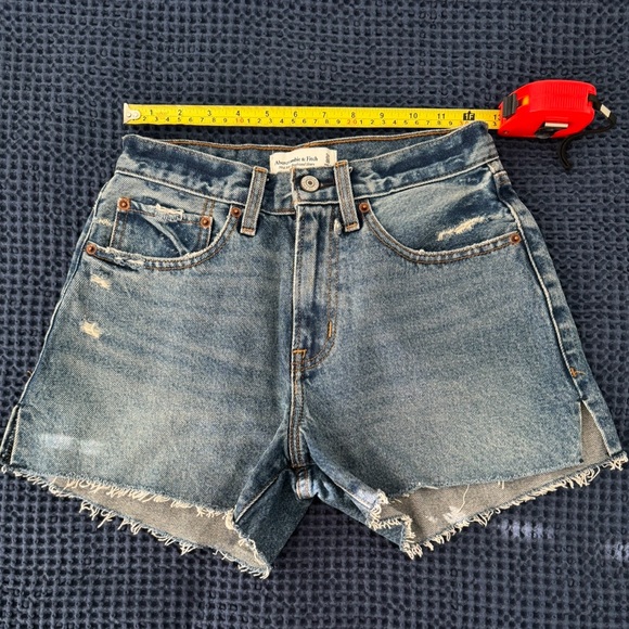ABERCROMBIE mid-rise boyfriend shorts - Picture 1 of 5